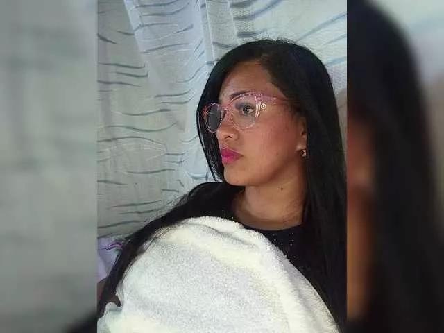 Letty33 on BongaCams 
