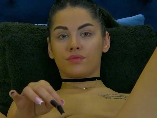 Offline LeyaCass on BongaCams