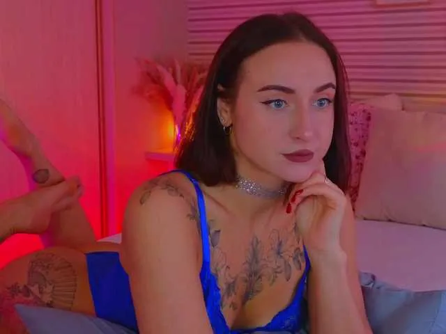 Offline Lillii on BongaCams