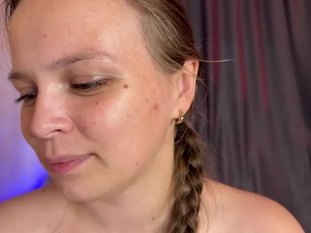 Offline little-nymphomaniac on BongaCams