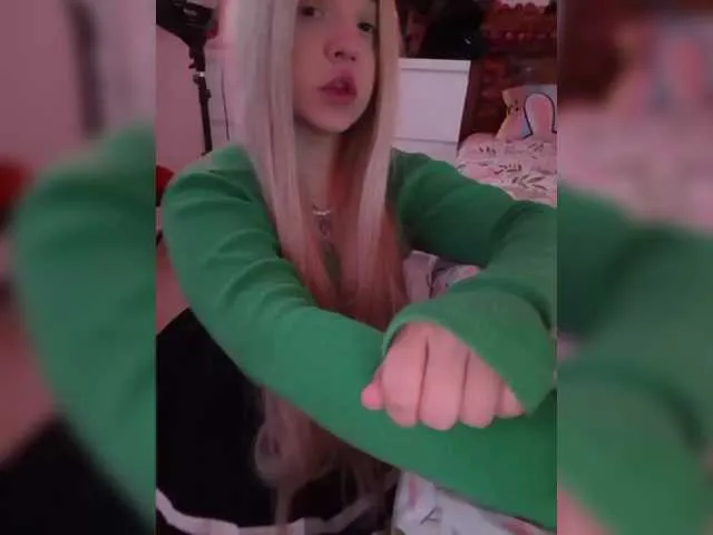 LittleDelora on BongaCams 