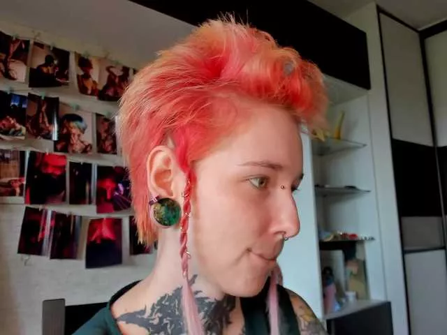 LittleSpaceMouse- on BongaCams 