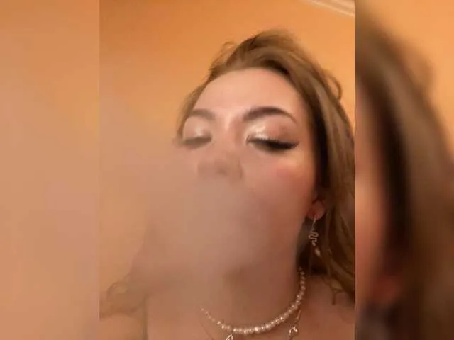 Offline Lumarose on BongaCams