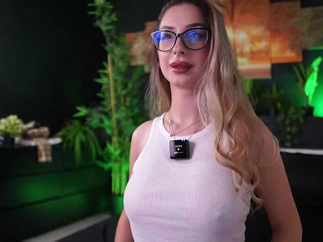 Offline MaddieBryggs on BongaCams