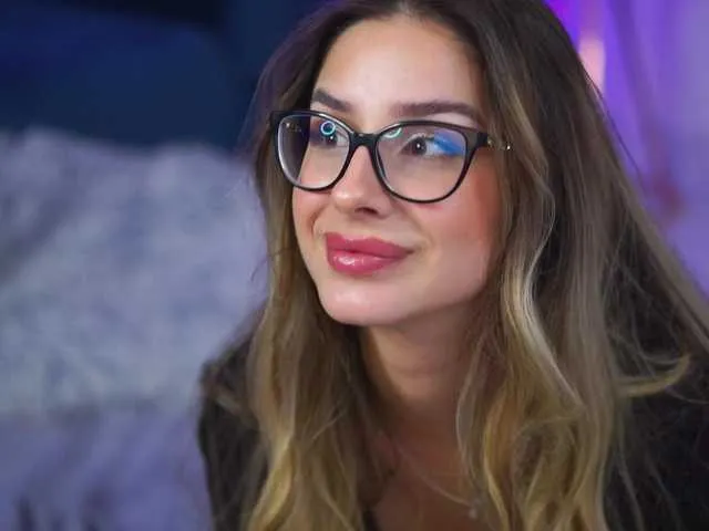 Offline MaddieBryggs on BongaCams