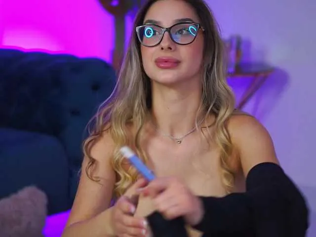 Offline MaddieBryggs on BongaCams