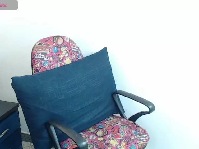 Offline maidy-19 on BongaCams