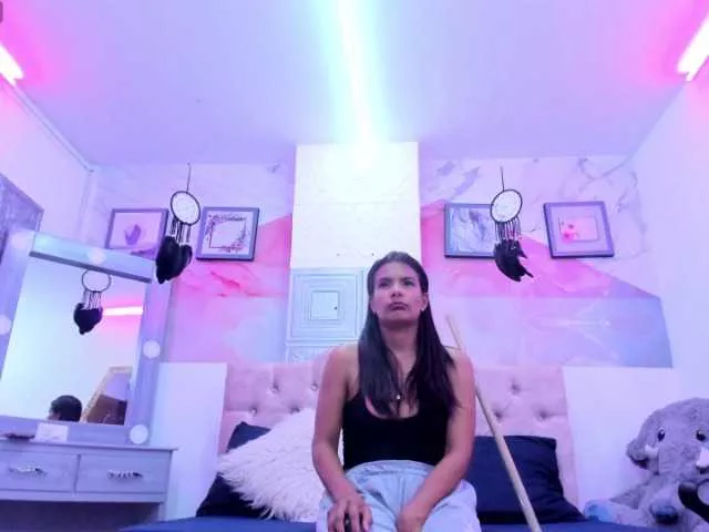 Offline maidy-19 on BongaCams