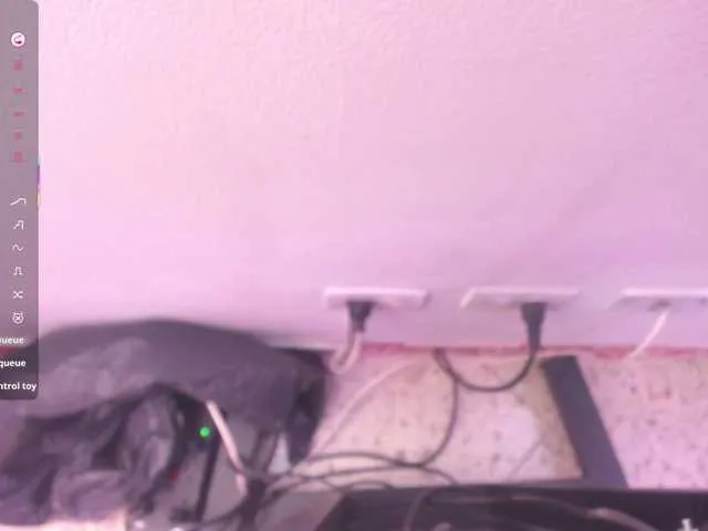 Offline maidy-19 on BongaCams