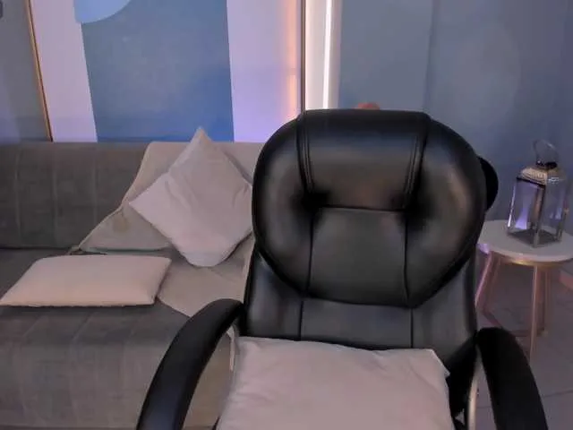 Offline MiaRoberts1 on BongaCams