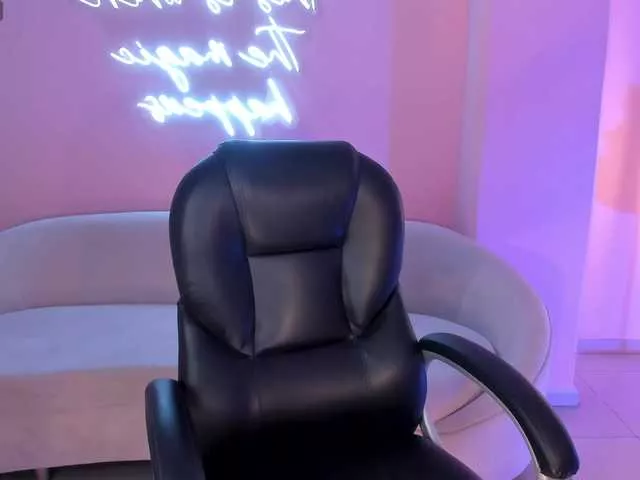 Offline MiaRoberts1 on BongaCams