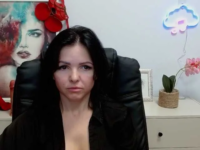 Offline Mollybrunett on BongaCams