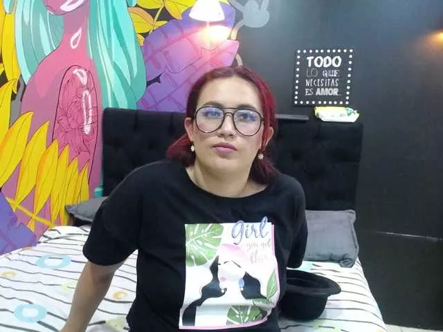 Offline MollyThompsonn on BongaCams