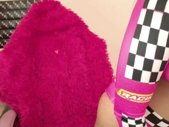 Offline RoxaneEvans on BongaCams