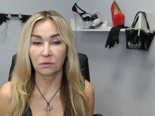 soft-crystal on BongaCams