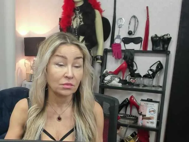 soft-crystal on BongaCams