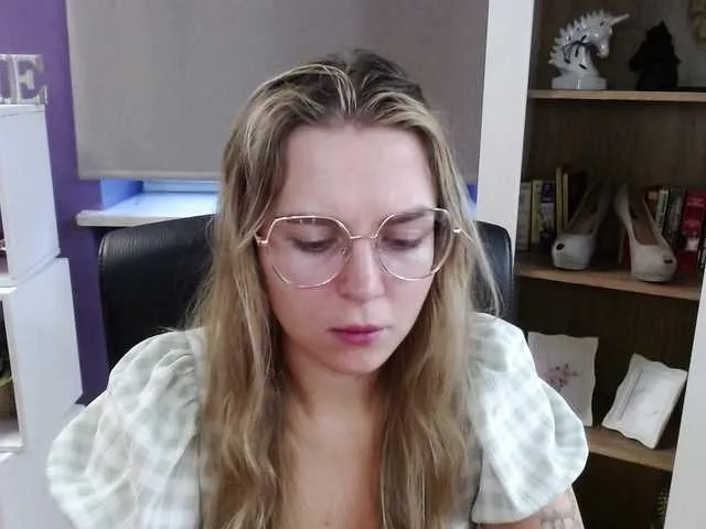 Offline soft-zoey on BongaCams