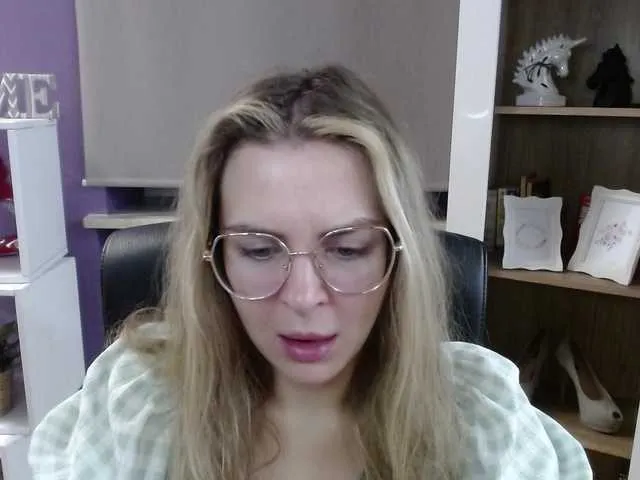 Offline soft-zoey on BongaCams