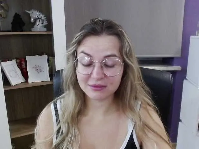 Offline soft-zoey on BongaCams