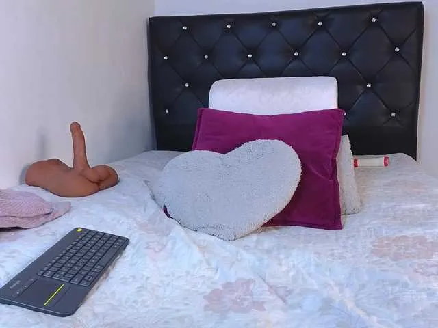 BongaCams Tatiana-Blare is Freechat Tatiana-Blare — me exita un hombre inteligente, un hombre con fantasias, un hombre caliente que me desee siempre, que le guste mi cuerpo y mi forma de ver el sexo, me exita bastante un hombre que huela delicioso, me encanta la pasion mientras hago el amor con una...