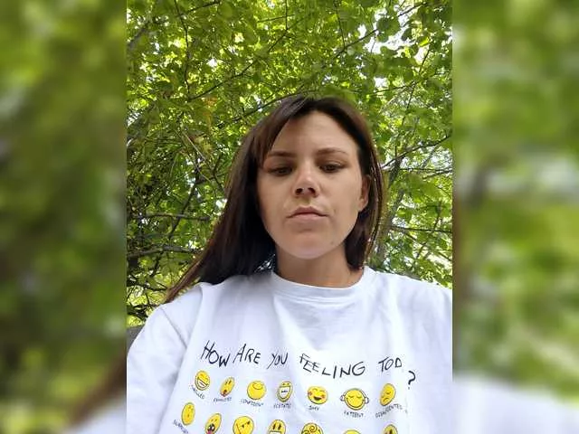 Offline Victoria03 on BongaCams