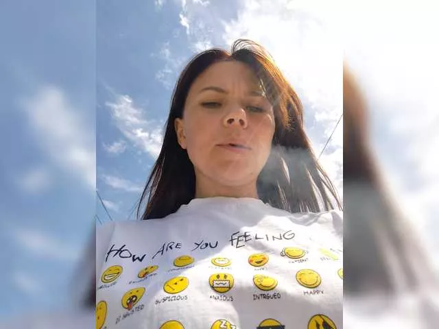 Offline Victoria03 on BongaCams