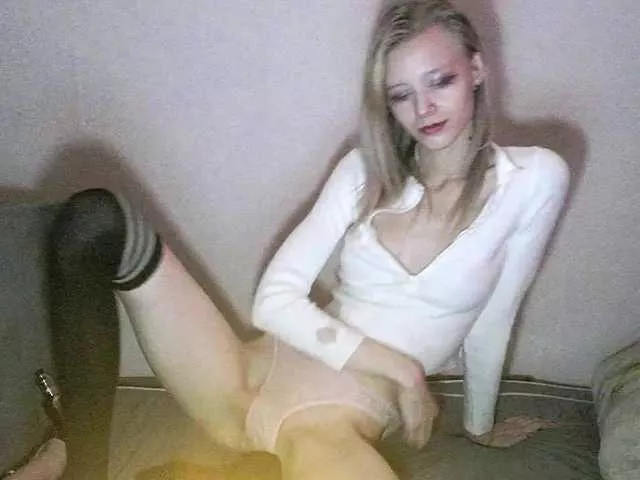 Offline White-snow on BongaCams