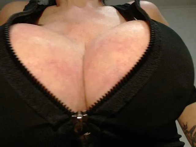 Offline wikigold on BongaCams