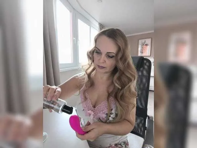 Freechat XxxSexyMilfxxX on BongaCams