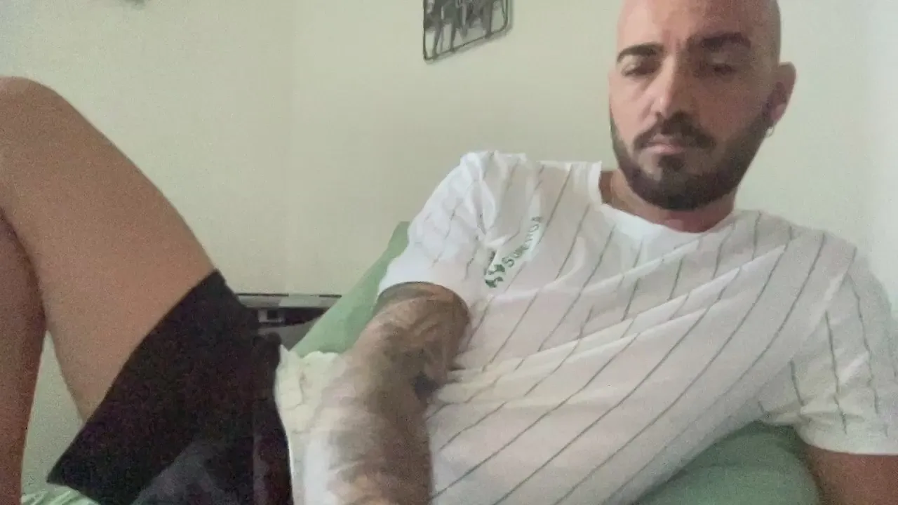 Freechat alessandromori9 on Cam4