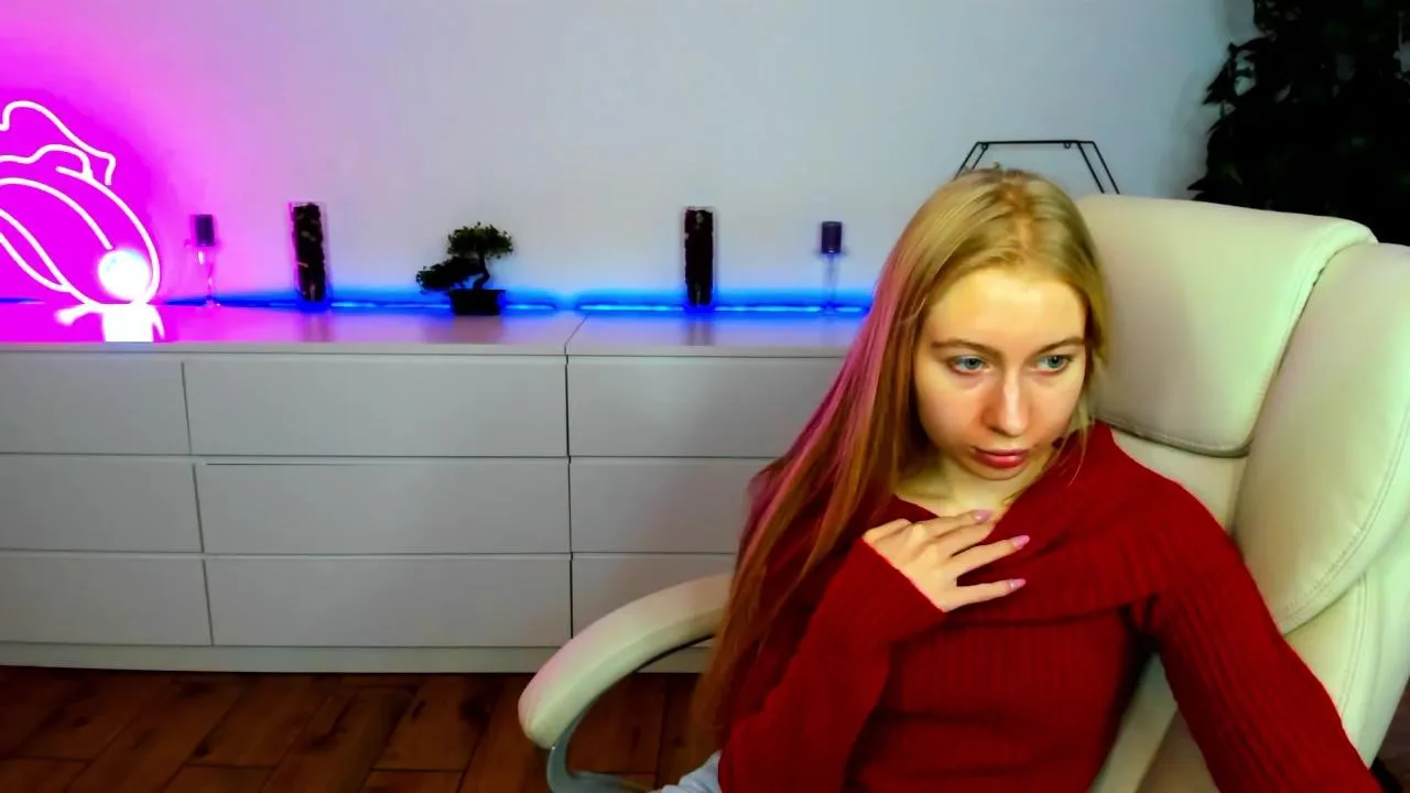 Alina__Blonde on Cam4