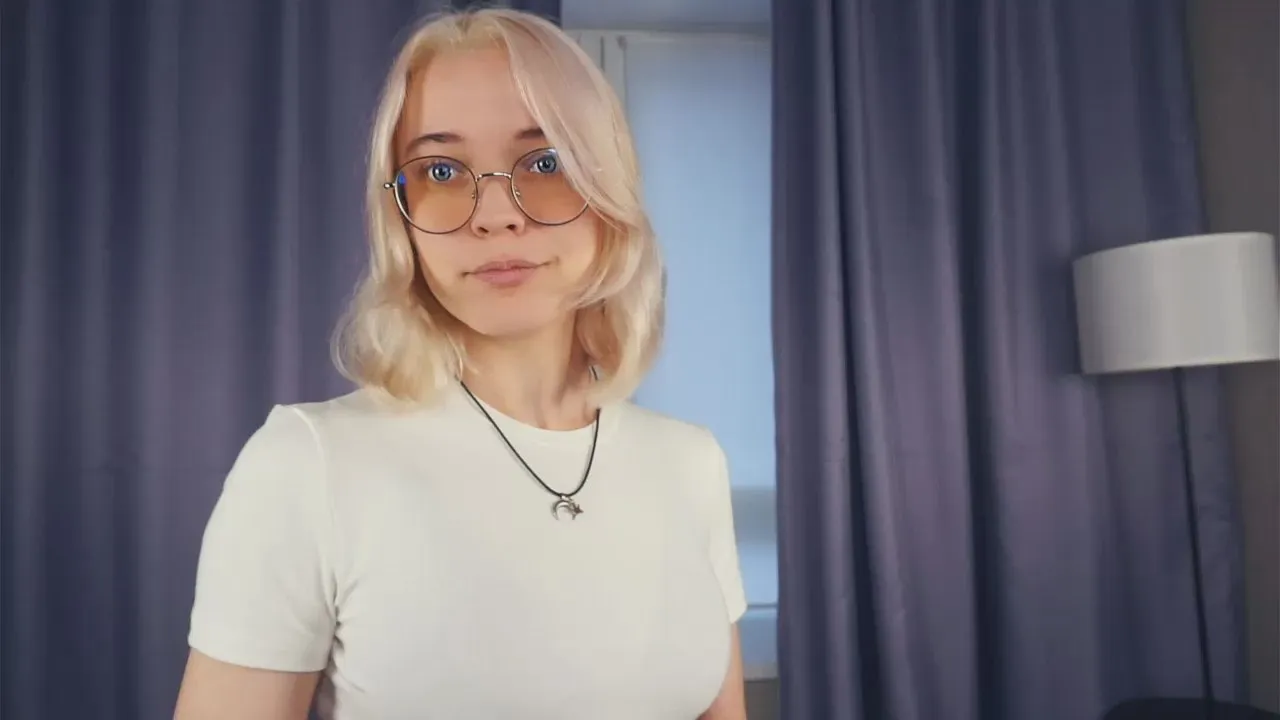 AlyceBurkert on Cam4