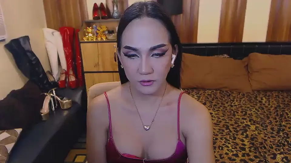 AsianDomAthena on Cam4 