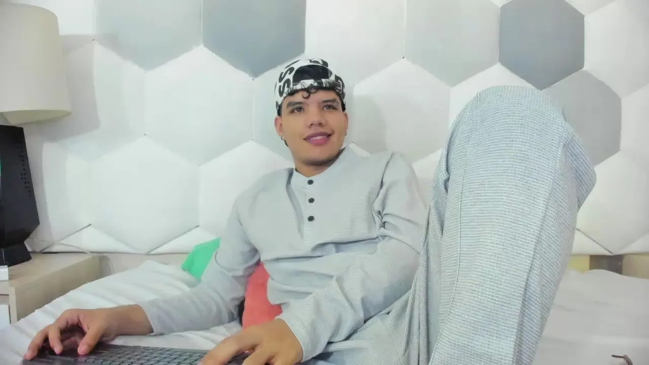 Offline Axel_Forte on Cam4