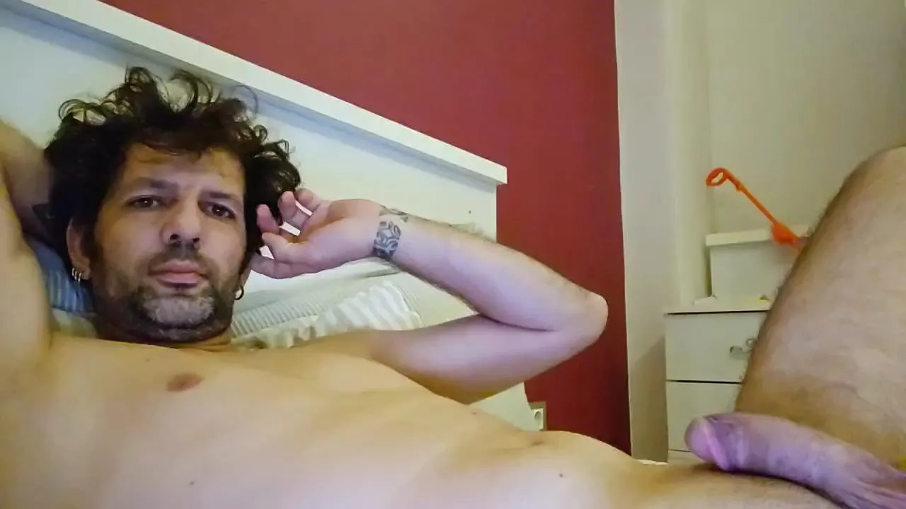 Offline barneytr on Cam4