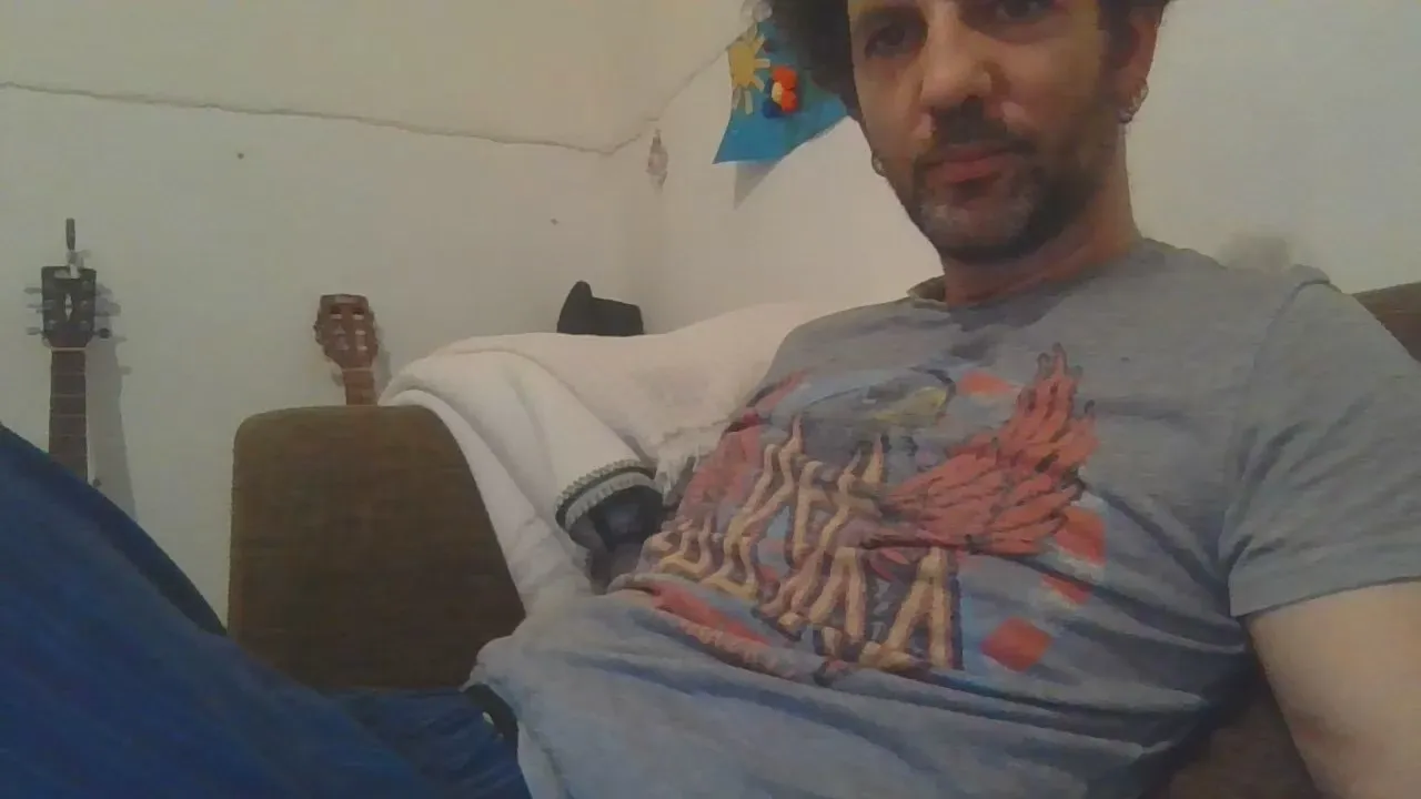 Offline barneytr on Cam4