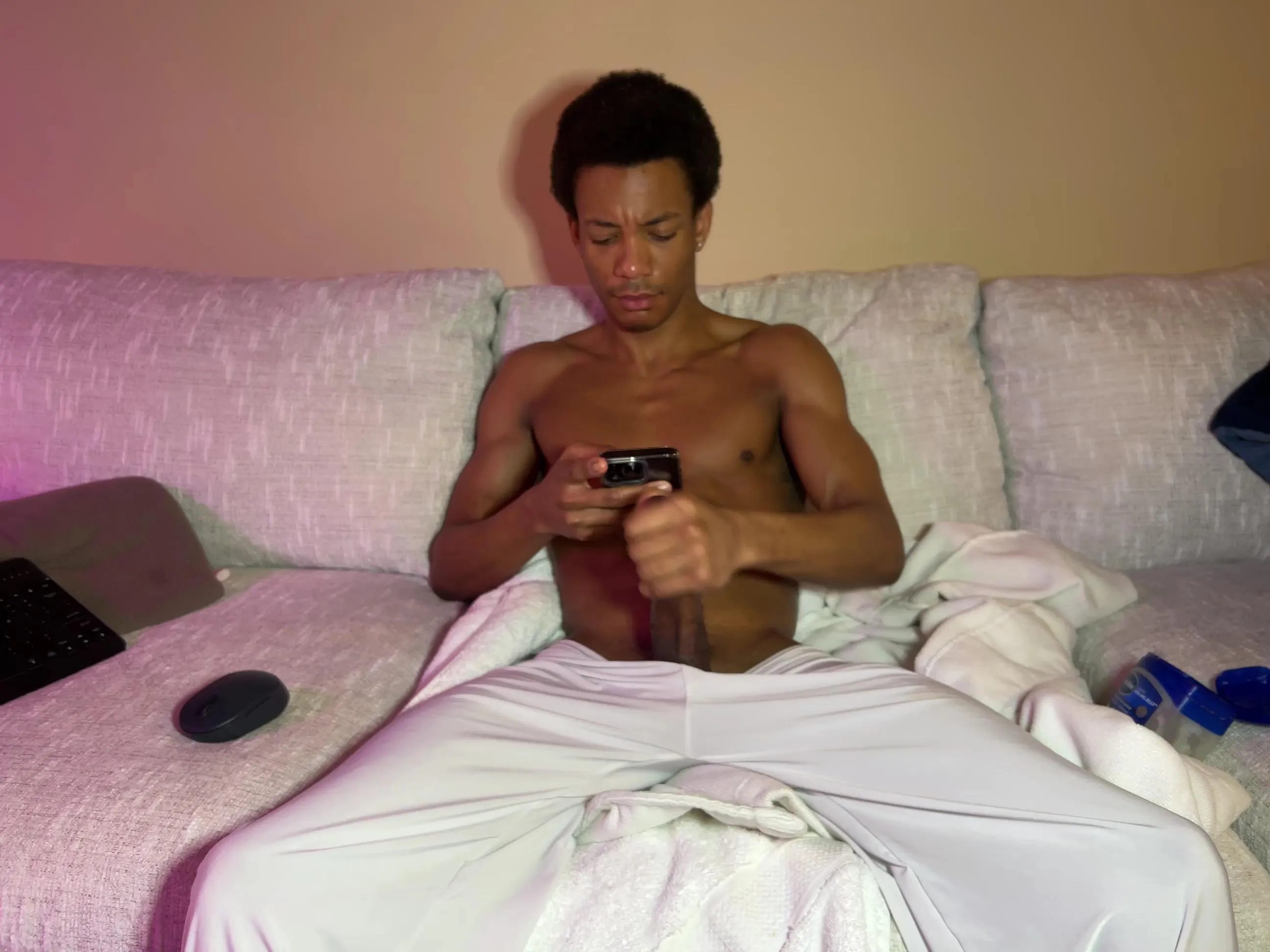 Offline Breedme4free on Cam4