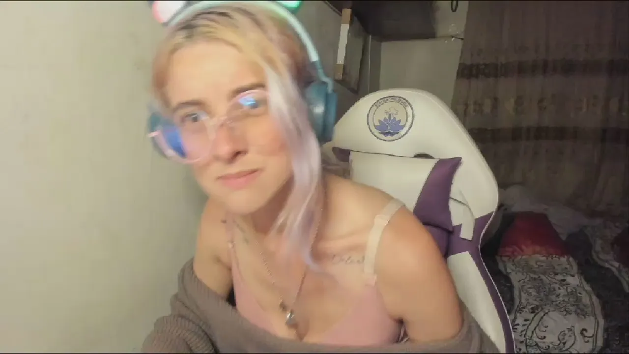 cata__s —  #armpits #C2C #striptease #masturbation #smoke #cute #blowjob