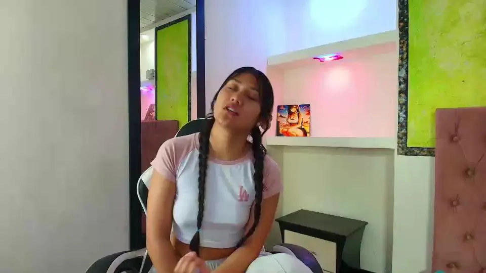 Offline catalehia_milk on Cam4