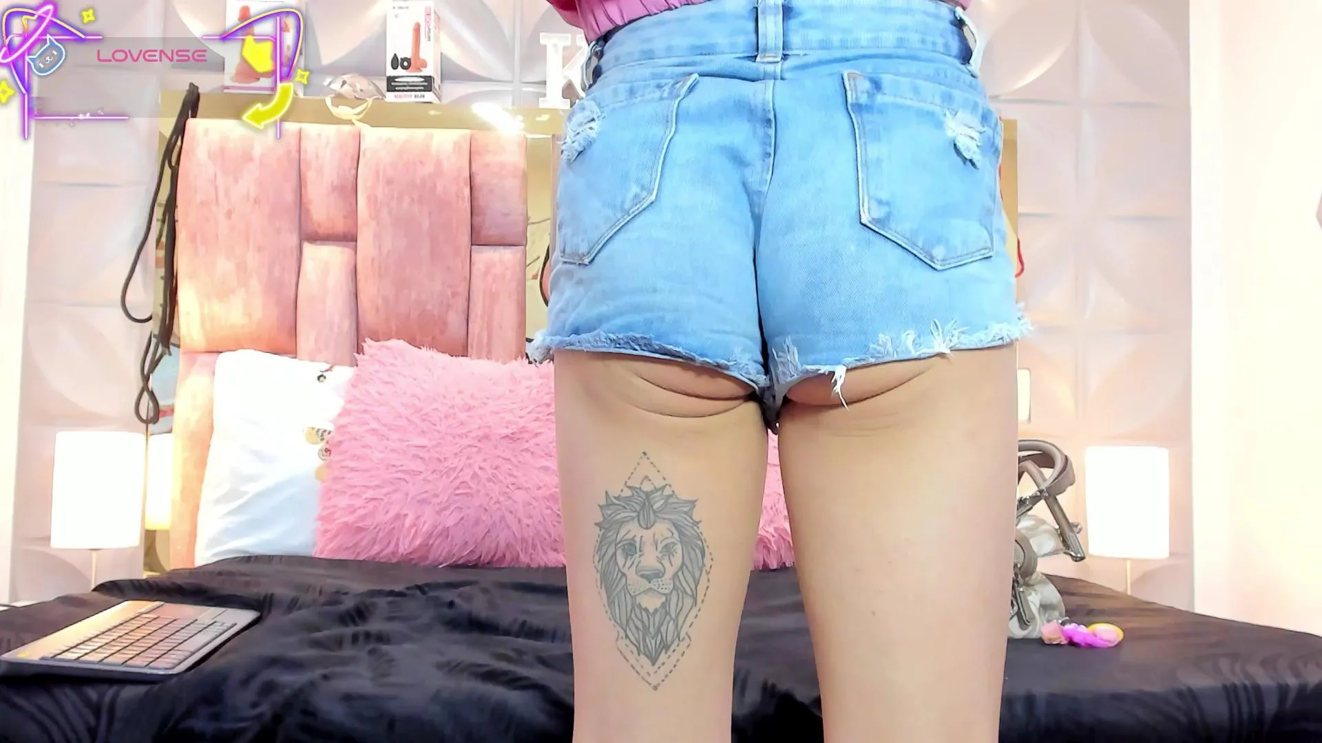 CharlotteLandry —  #milk #masturbation #bigass #striptease #anal #bdsm #pornstar