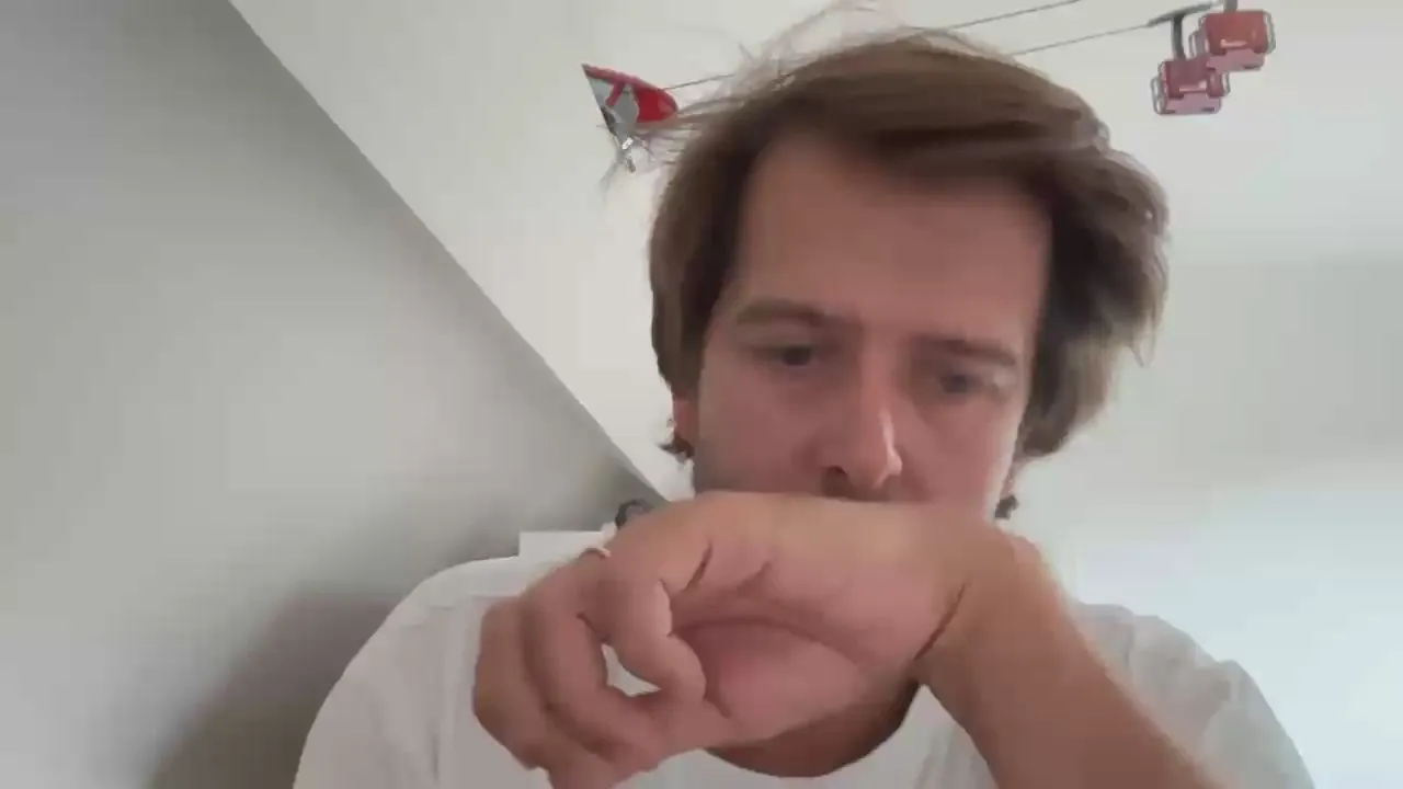 Offline charlyplc75 on Cam4