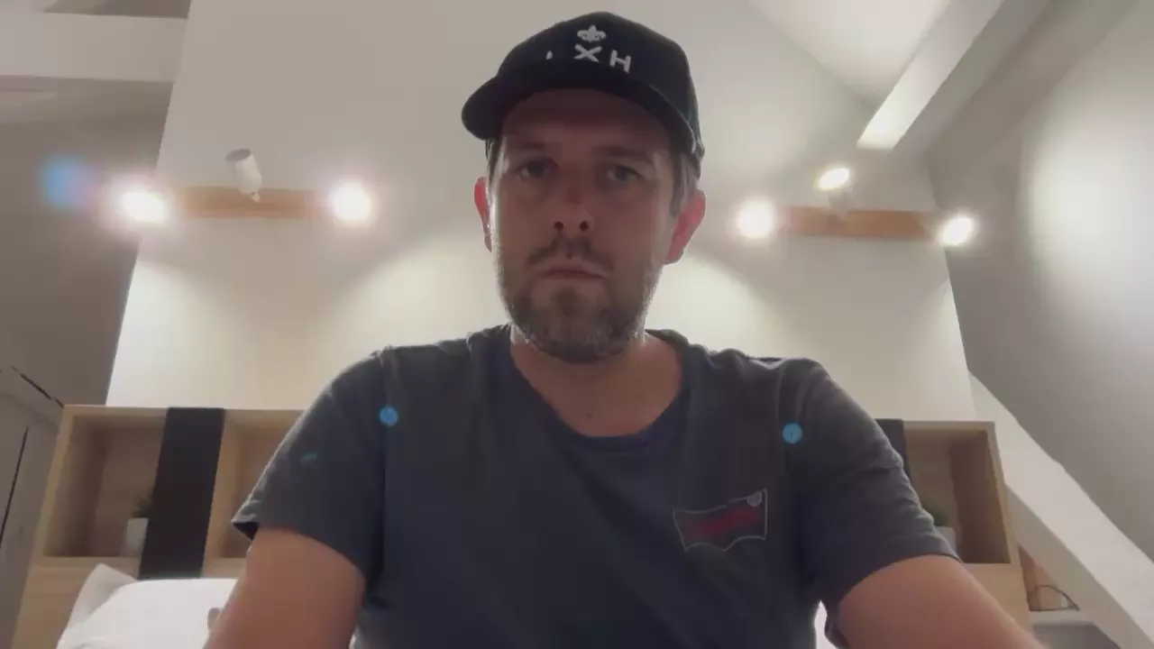 Offline charlyplc75 on Cam4