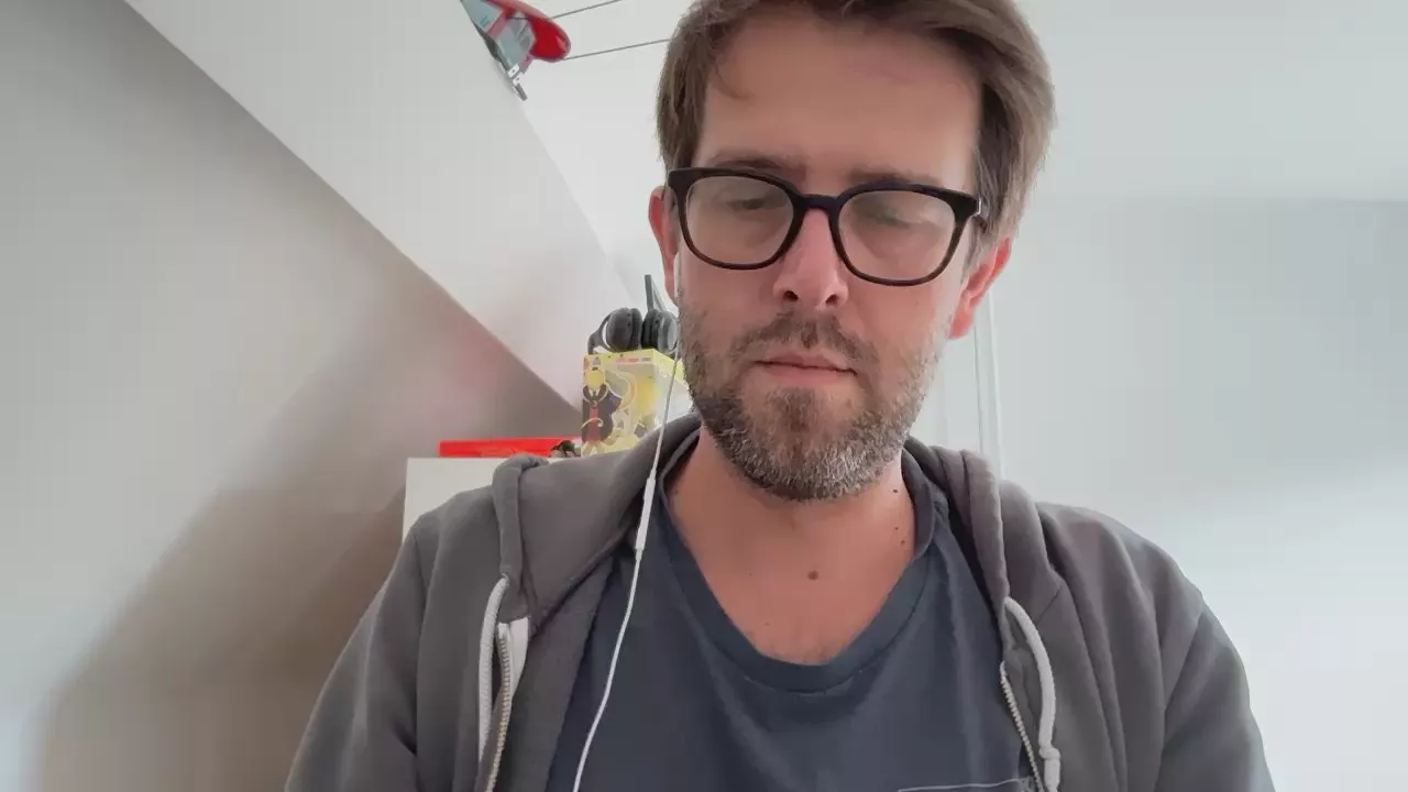 Offline charlyplc75 on Cam4