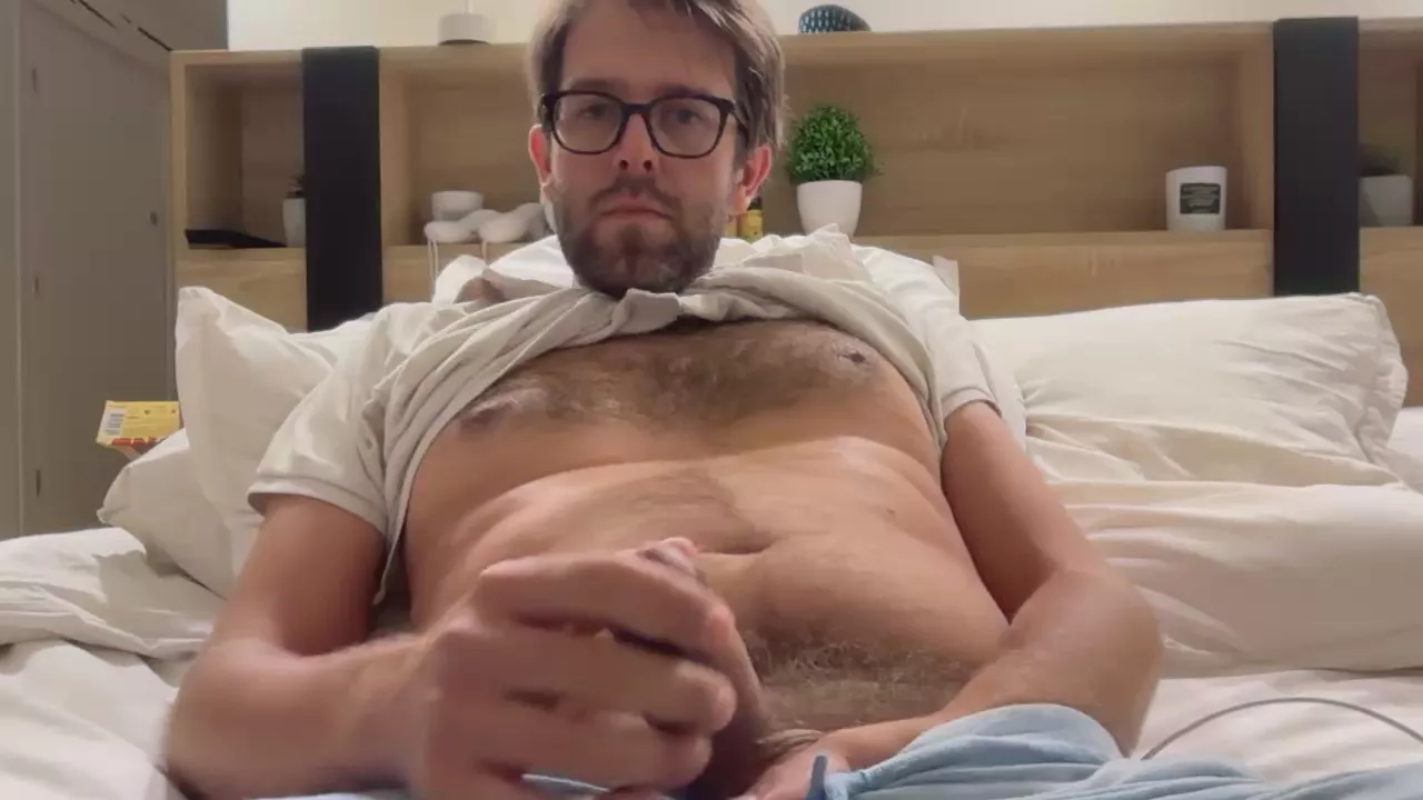 Offline charlyplc75 on Cam4