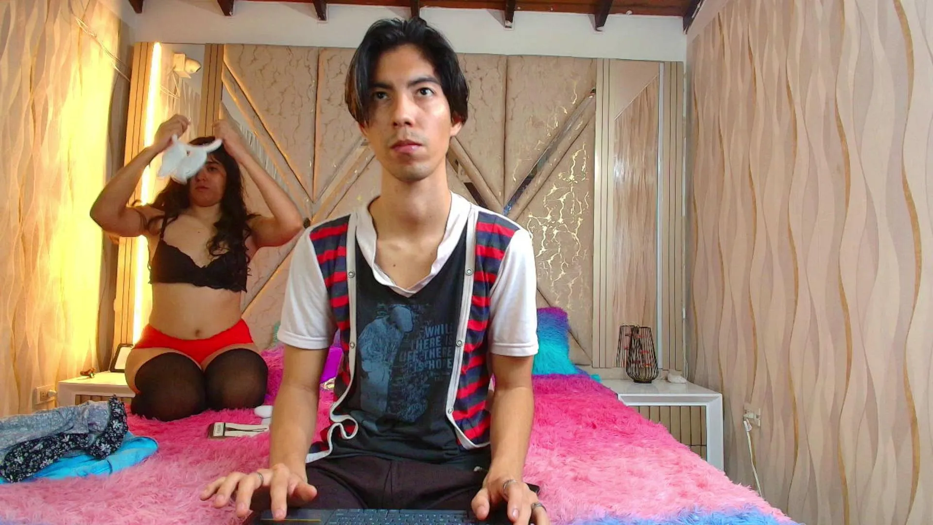 Offline Couple_hot_2025 on Cam4