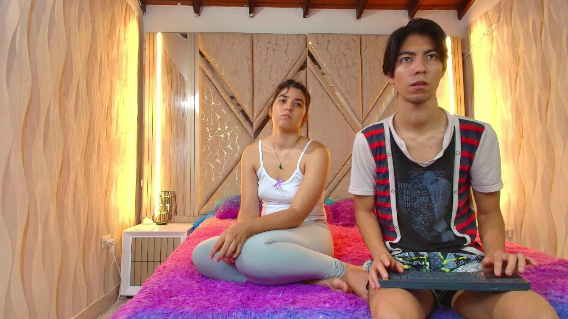 Offline Couple_hot_2025 on Cam4