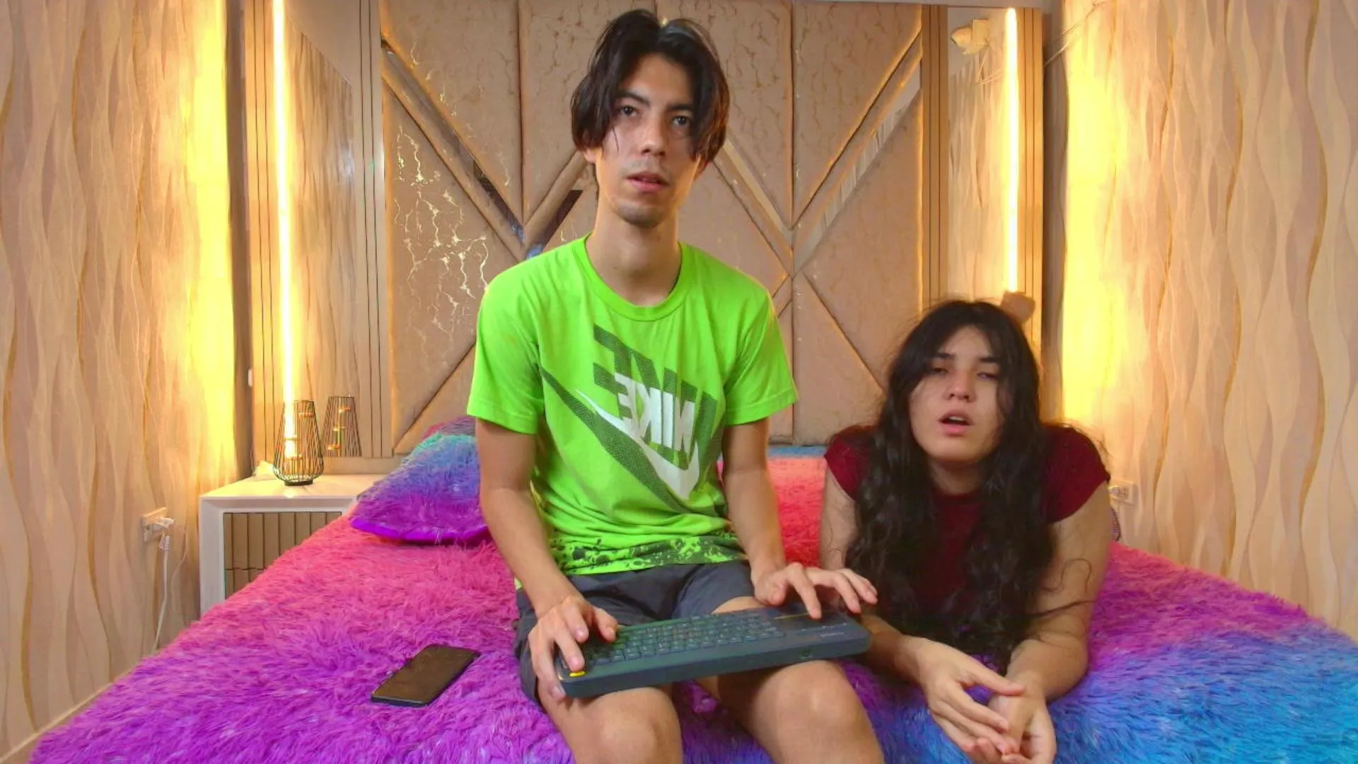 Offline Couple_hot_2025 on Cam4