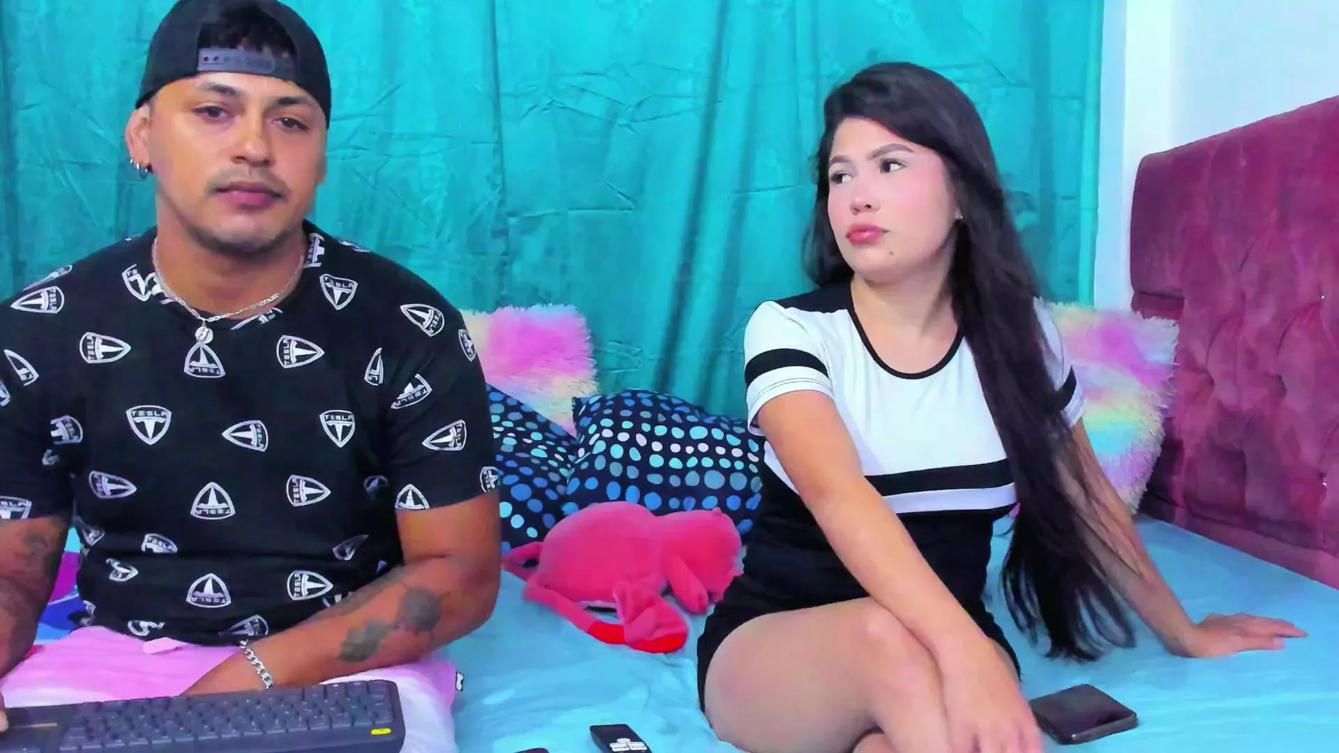 Offline Couplehot_2024 on Cam4