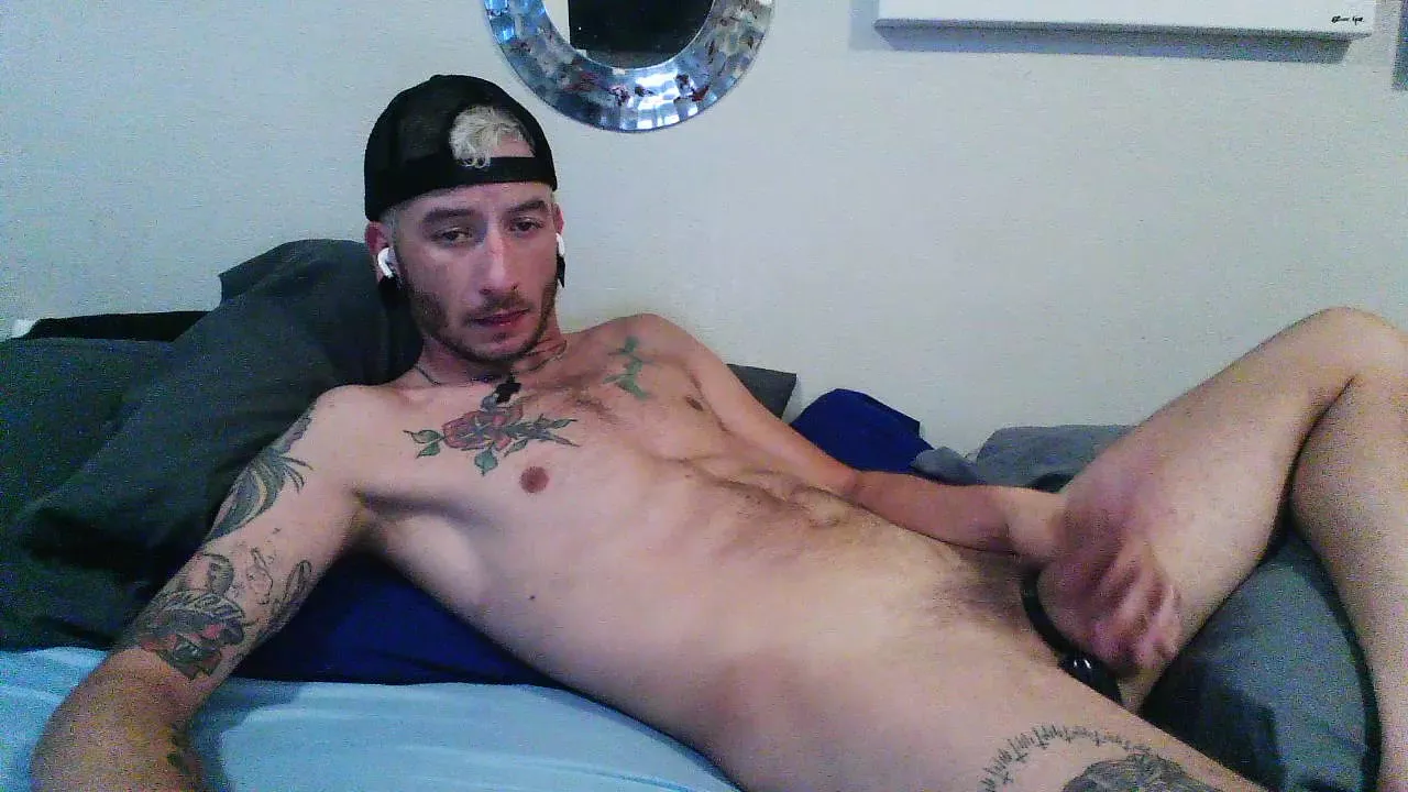 Offline Cumpig333 on Cam4