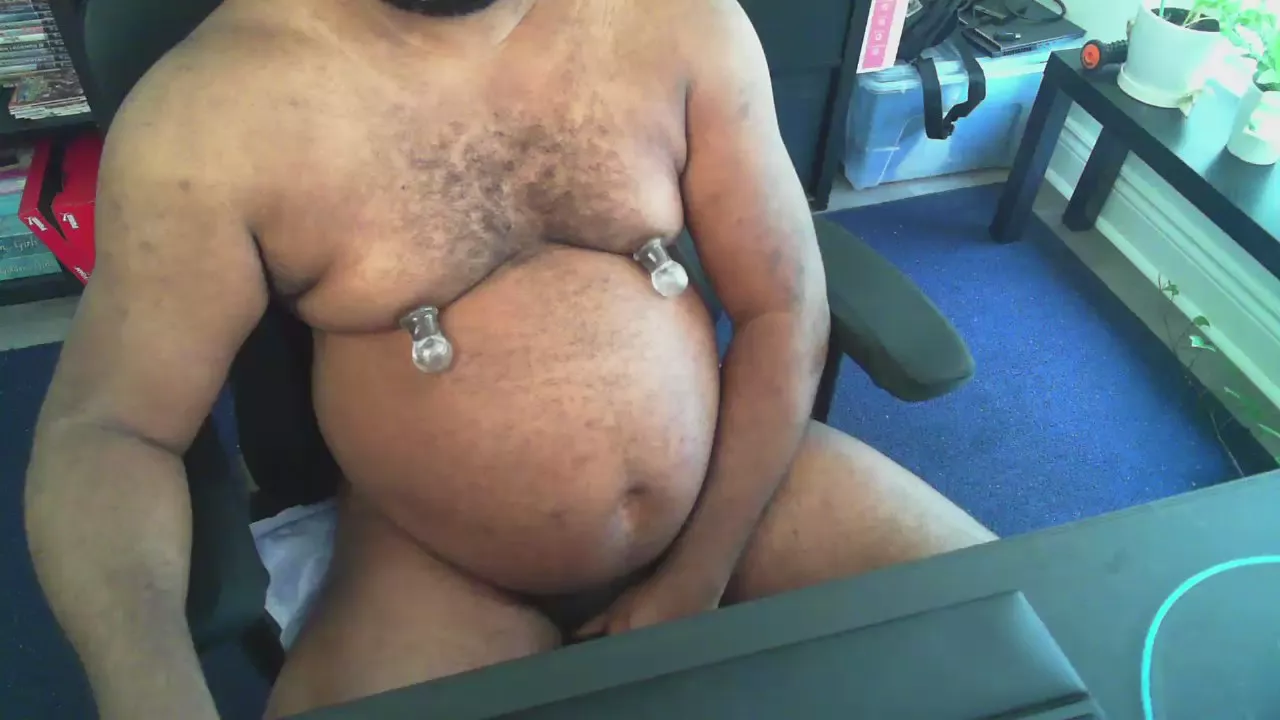 Offline daddytitpig on Cam4